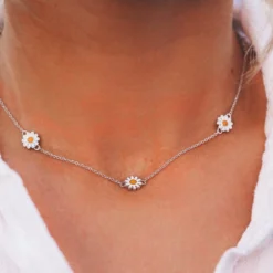 Daisy Choker -Deals Bijestora Store 1 0000s 0031 3F9A9731