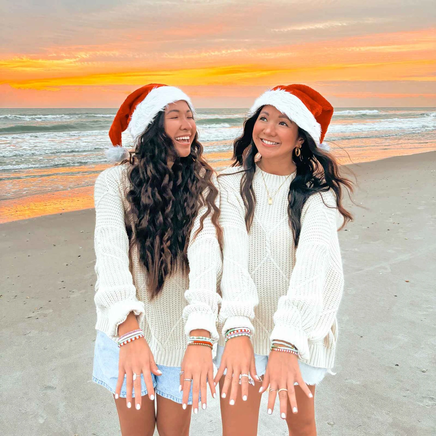 Vacation Vibes Deck The Halls Stretch Bracelet Set Of 8 9 Vacation Vibes Deck The Halls Stretch Bracelet Set Of 8 - Image 9